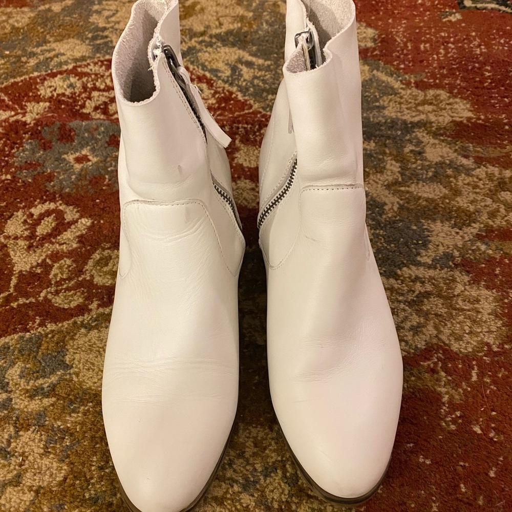 Universal thread booties